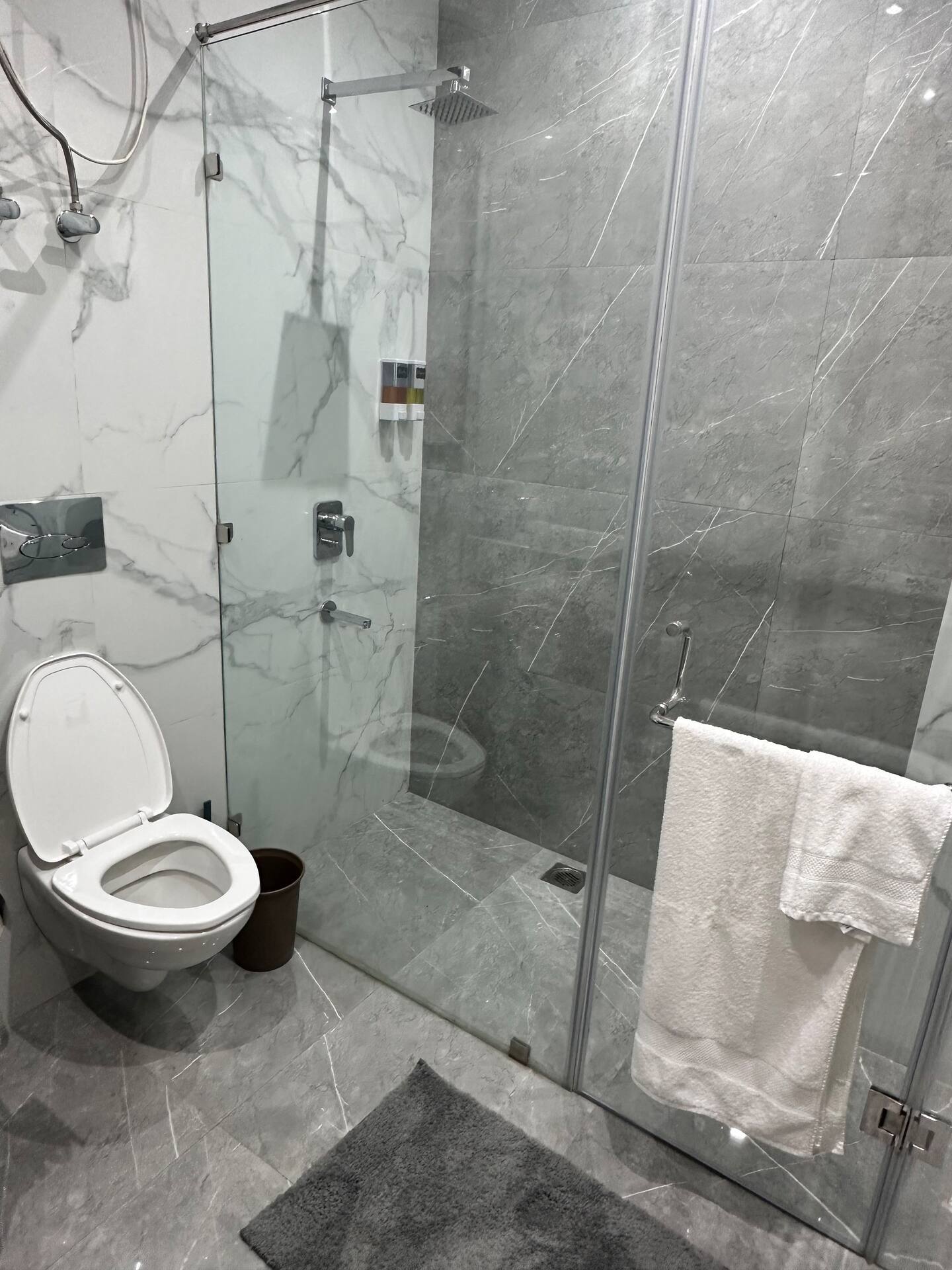 Serviced Apartments Gurugram Urban Cabin Basement- Bathroom 1